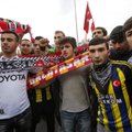 Türgi rahutused on ühendanud Istanbuli verivaenlastest jalgpallifännid