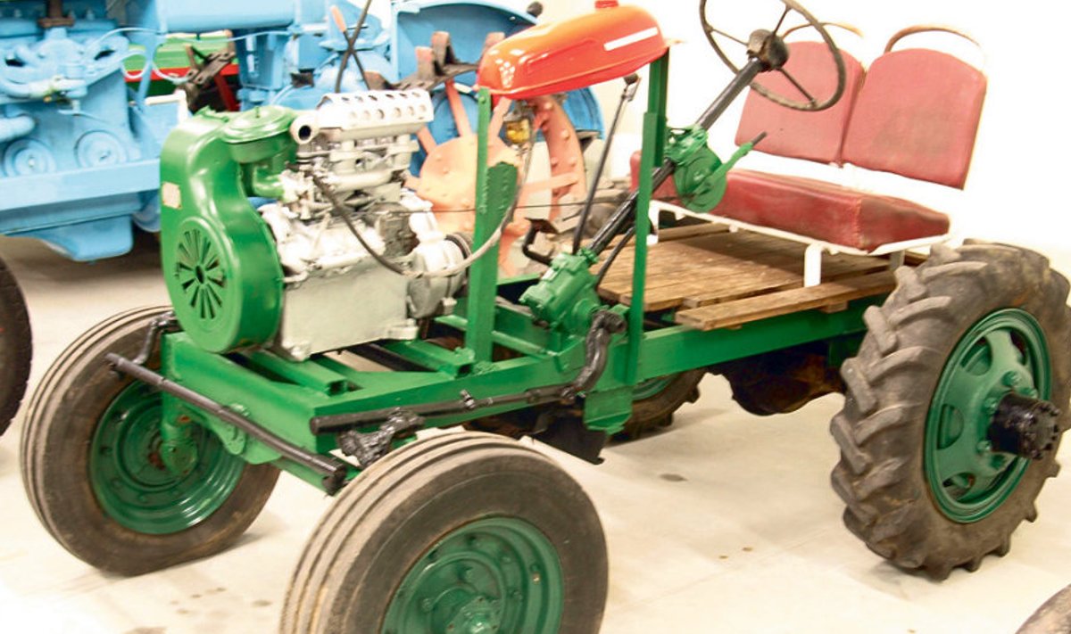 Aleksei Petersoni valmistatud universaalne traktor.