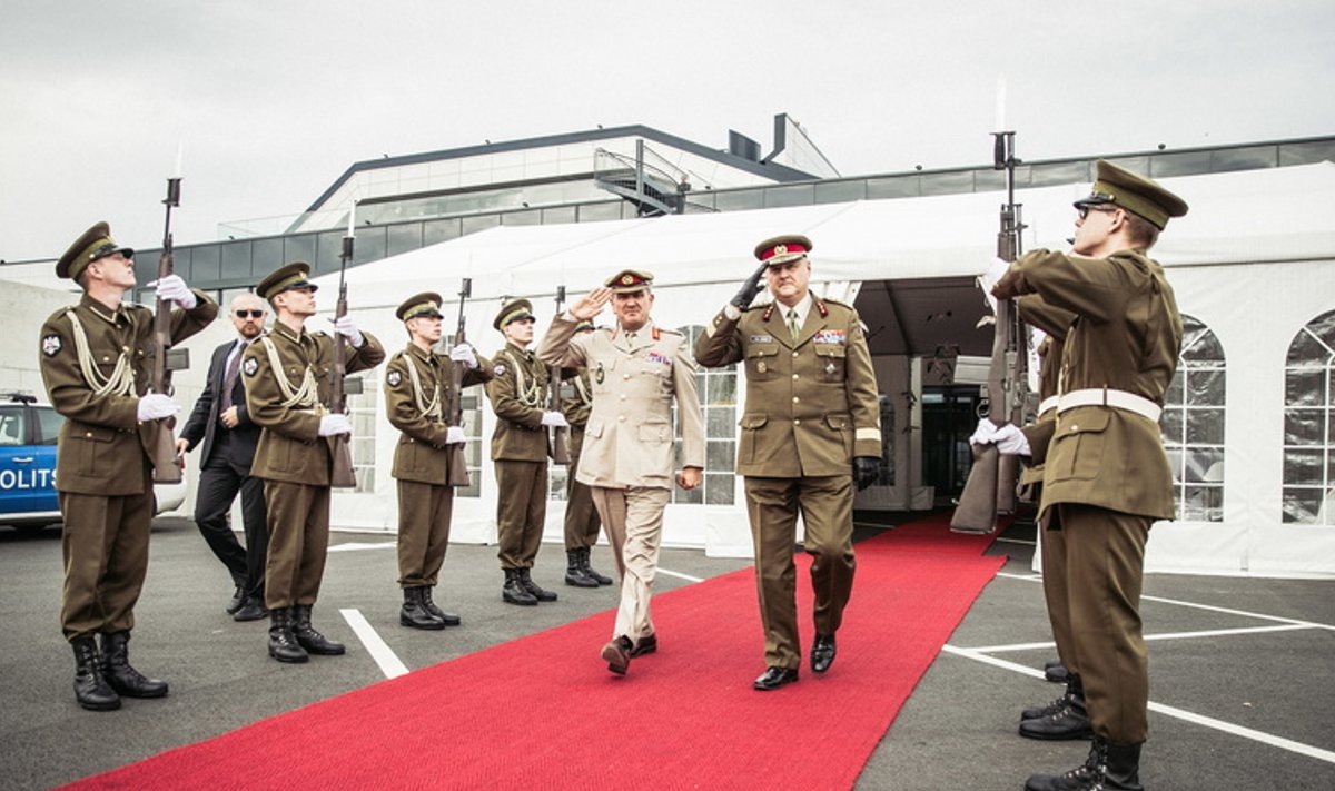 NATO Euroopa vägede ülemjuhataja asetäitja kindral James Everard 