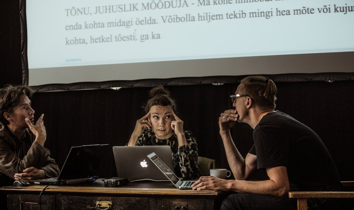 Eelmise aasta Draama festivalil kirjutasid neli näitekirjanikku lühinäidendi düstoopilisest õhtust. Pildil neljast autorist kolm: (vasakult) Mart Aas, Piret Jaaks, Urmas Vadi. Puudub Ott Kilusk.