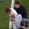 VIDEO | Andestamatu eksimus Tottenhami arstidelt: peapõrutusega väljakule tagasi lubatud mängija lahkus platsilt tuikudes ja öökides