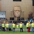 FOTOD ja VIDEO: Megasuur Robbie Williamsi kontserdi lava on kohe valmis!