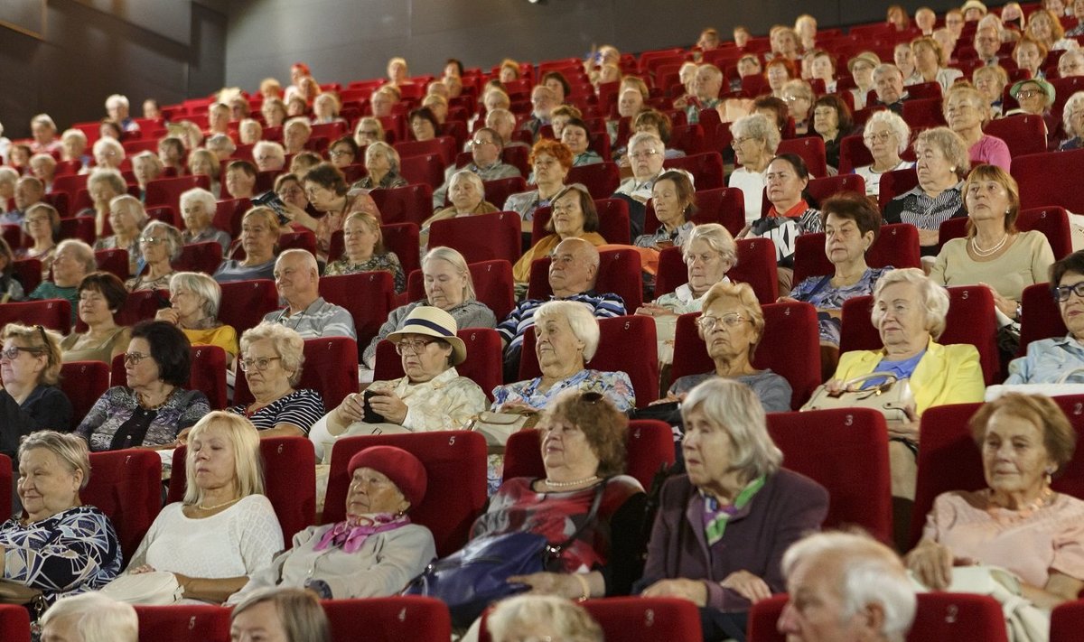 Huvi filmi vastu oli suur ja paljud said sellest ka osa, paraku aga pidid osad pensionärid lahkuma. 