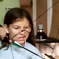 VIDEO: Kartmatu tüdruk vabaneb logisevast hambast nagu sõjaprintsess Xena