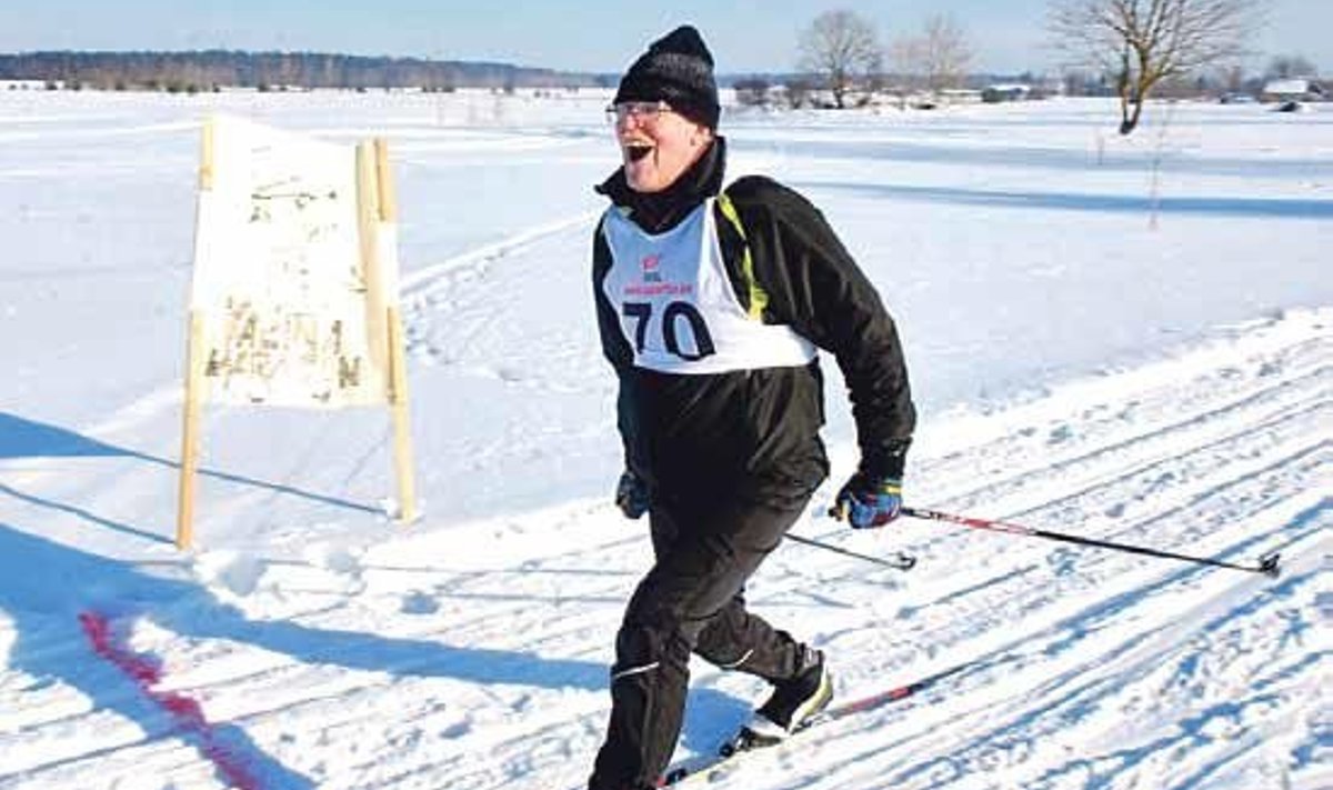 Kalina maratoni 5 km distantsi sõitis rõõmsalt läbi ka volikogu esimees veljo kingsepp. Foto: www.sportiv.ee