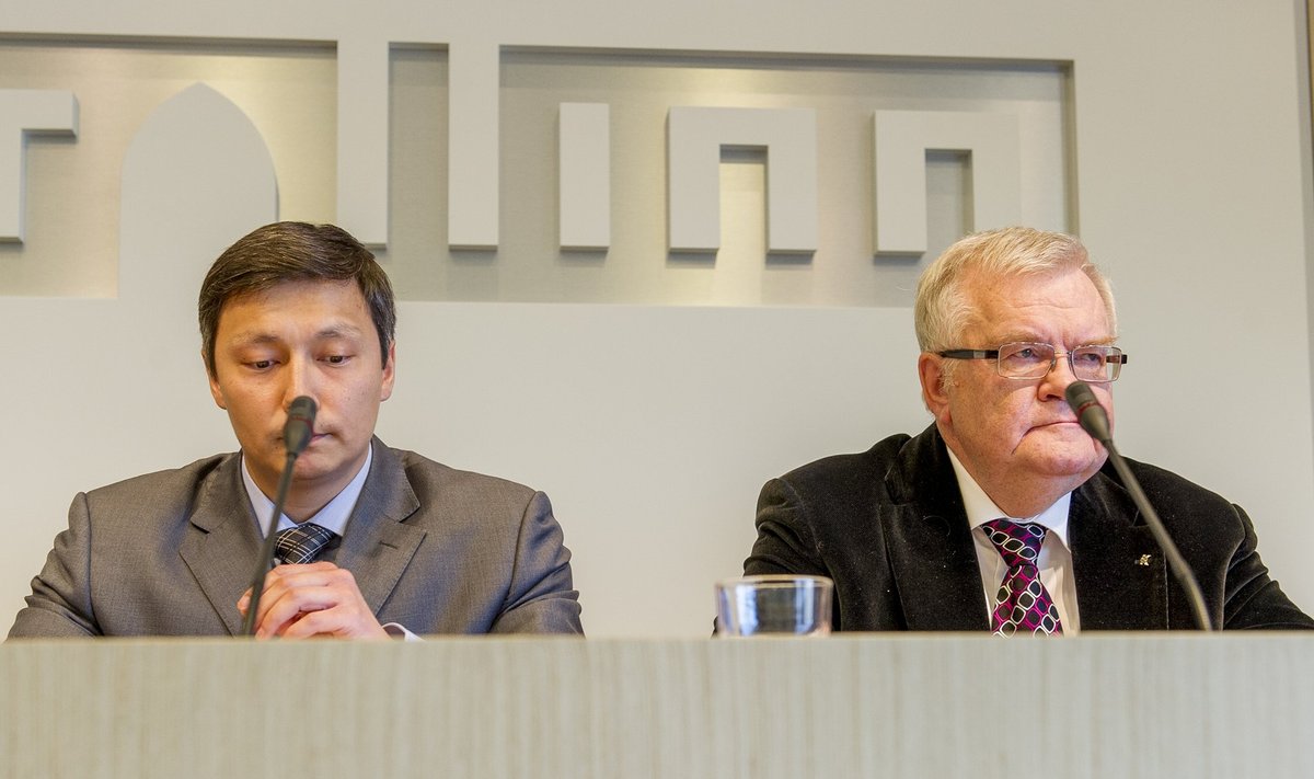 Mihhail Kõlvart ja Edgar Savisaar linnavalitsuse pressikonverentsil