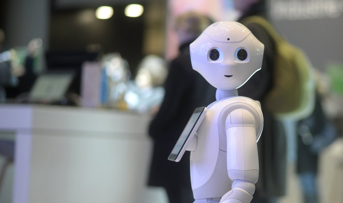 See on Softbanki ja Aldebaran Roboticsi loodud emotsionaalne humanoidrobot Pepper, mis töötab samasuguse IBMi tarkvaraga nagu tehisintellektist jurist Ross. 