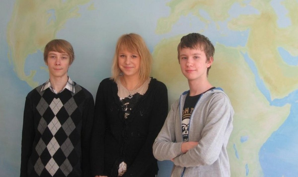Sten Laansoo, Maria Haas ja Erik Haamer Nõmme Erakooli IX klassist. (Foto: Anne Aidma)