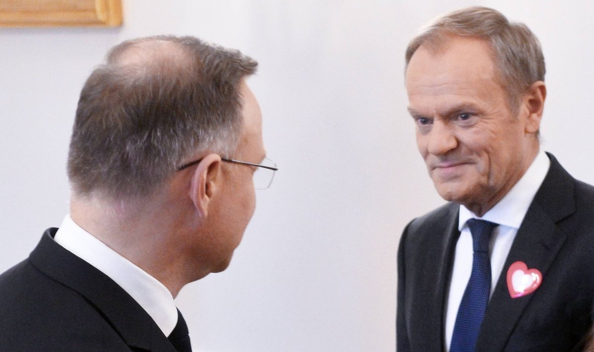 President Andrzej Duda (vasakul) kohtus pärast valimisi opositsioonijuhi Donald Tuskiga.