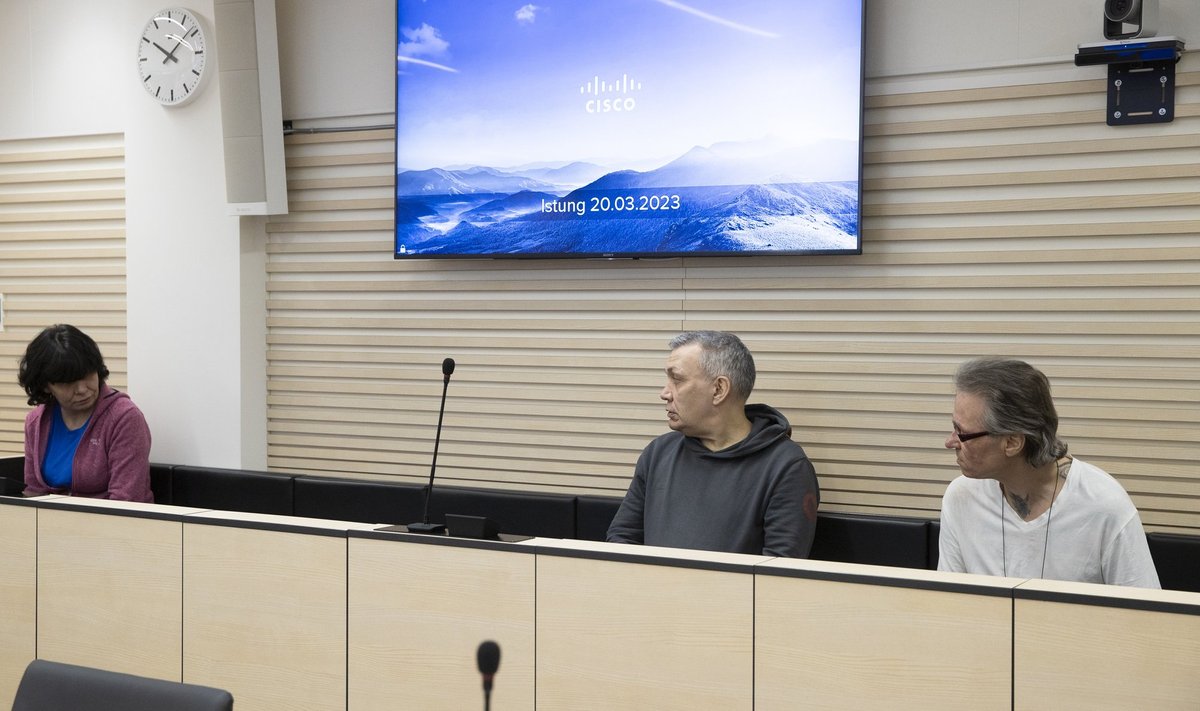 Слева направо: Иванова, Полищук и Большаков в зале суда