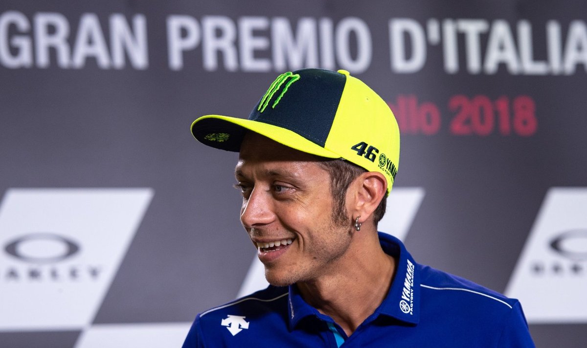 Valentino Rossi eilsel pressikonverentsil.