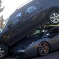 PILDID: Lamborghini parkis end teiste autode alla