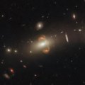 FOTO | Hubble'i teleskoop pildistas galaktikat, mis moonutab ruumi ja aega