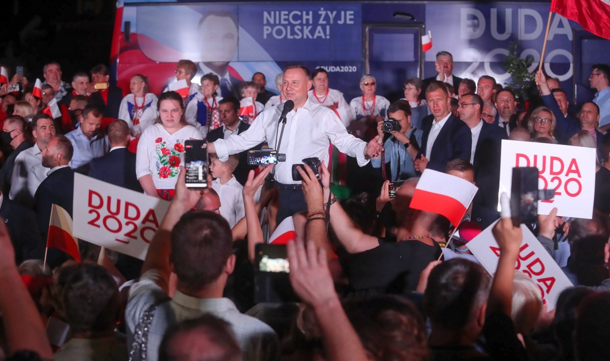 Poola president Andrzej Duda eile õhtul Strzelces oma toetajate seas. Tulemusest ei piisanud avavooru võitmiseks.