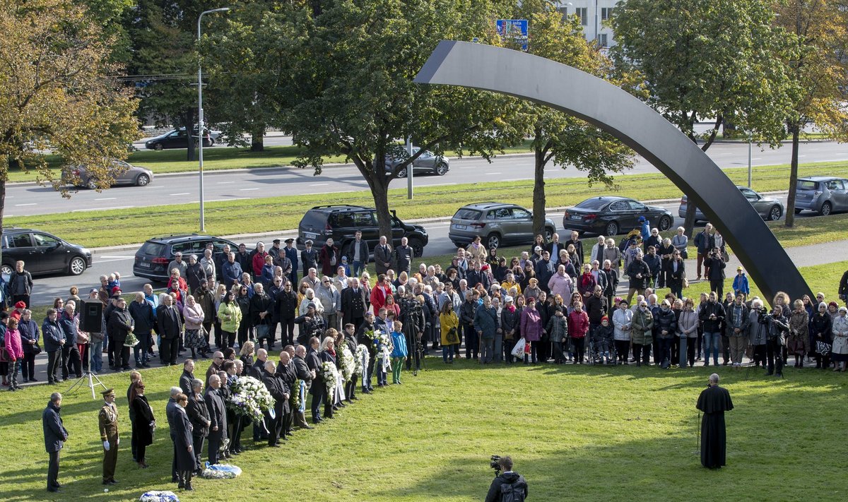 Estonia laevaõnnetuses hukkunute mälestustseremoonia Katkenud Liini juures