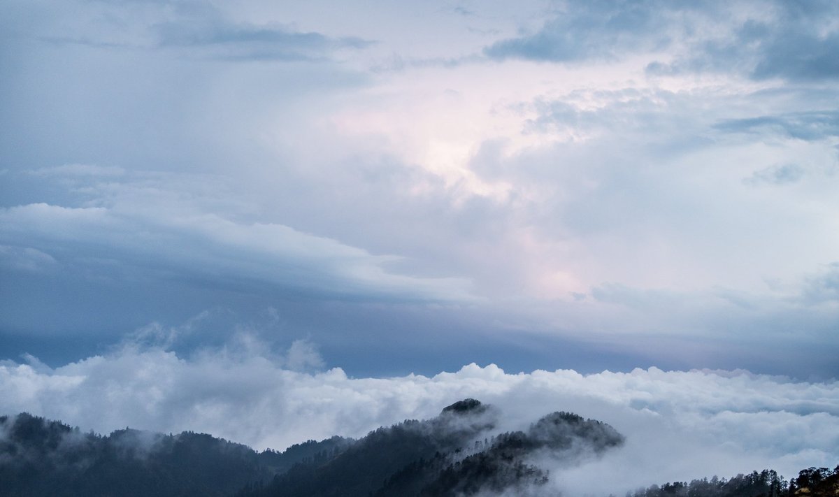Voolavad pilved Himaalajas