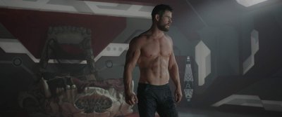 Chris Hemsworth filmis "Thor: Ragnarök"