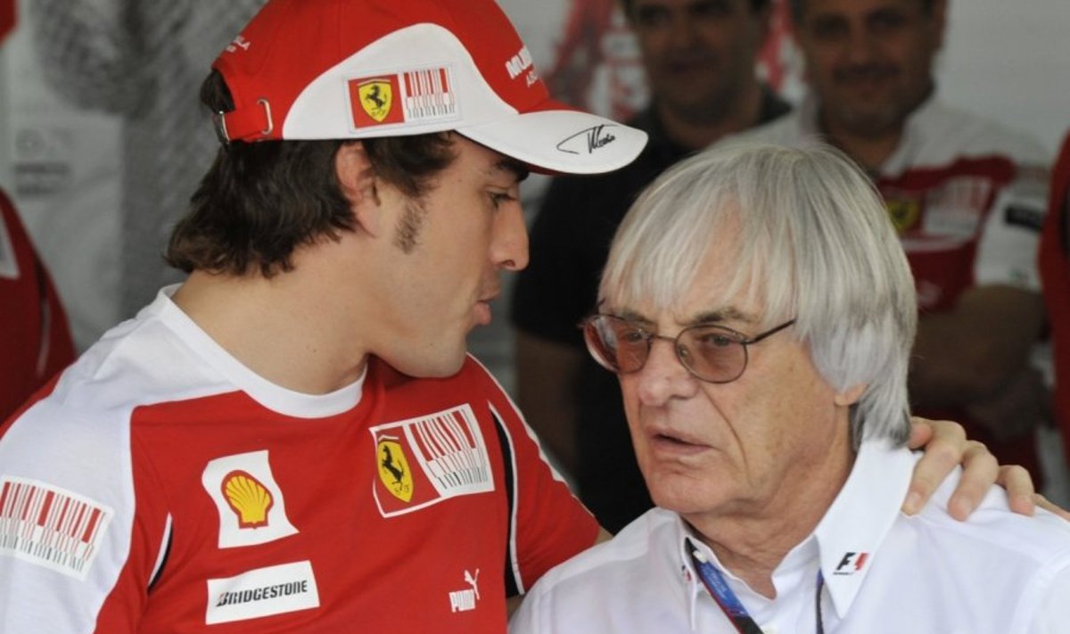 Ferrari driver Fernando Alonso of Spain, left, hugs with Bernie Ecclestone, president and CEO of Formula One Managment, prior to the start of the Formula One Bahrain Grand Prix, at the Bahrain International Circuit in Sakhir, Bahrain, Sunday, March 14, 2010. (AP Photo/Gero Breloer) / SCANPIX Code: 436