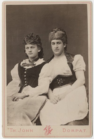 Tudengid naisteriietes 19. sajandi lõpul