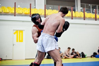 Taipoksisparring treeninglaagris: Ott Tõnissaar (kiivriga) vs Edvin-Erik Kibus (juuli 2011).