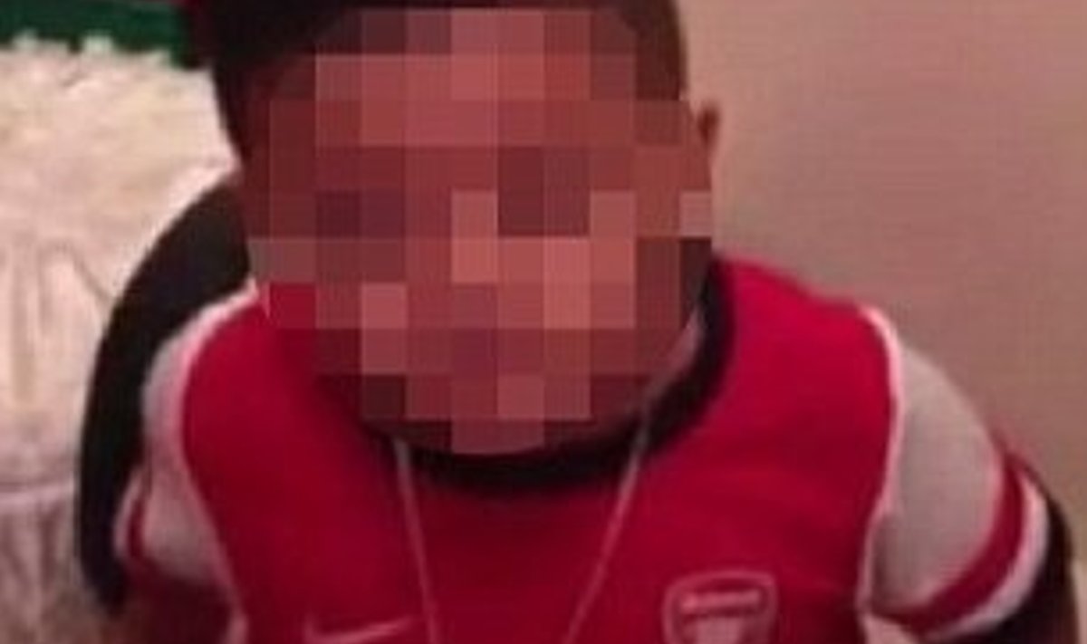 Arsenali fänni 3-aastane poeg ropendab