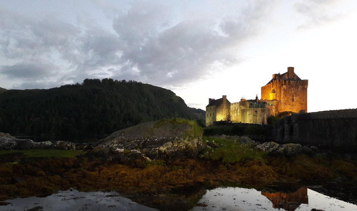 šotimaa looderannikul, Eilean Donani saarel asuv imeilus kindlus. 