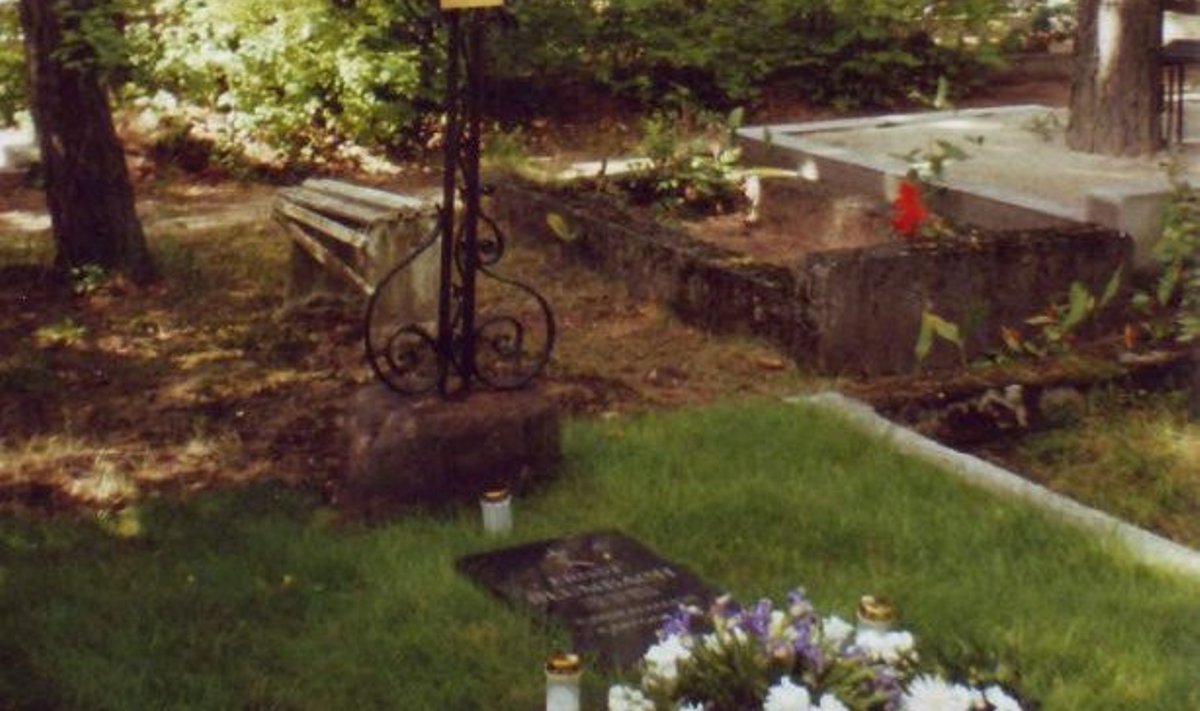 Ernst Blumbachi haud Hiiu-Rahu kalmistul. Foto: Leho Lõhmuse erakogu