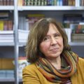 Нобелевскую премию по литературе получила пишущая по-русски белорусская писательница Светлана Алексиевич