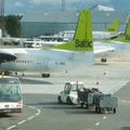 ФОТО: Самолет airBaltic совершил аварийную посадку в Риге