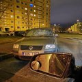 FOTO | Tartus peksti autode esiklaase ja küljepeegleid