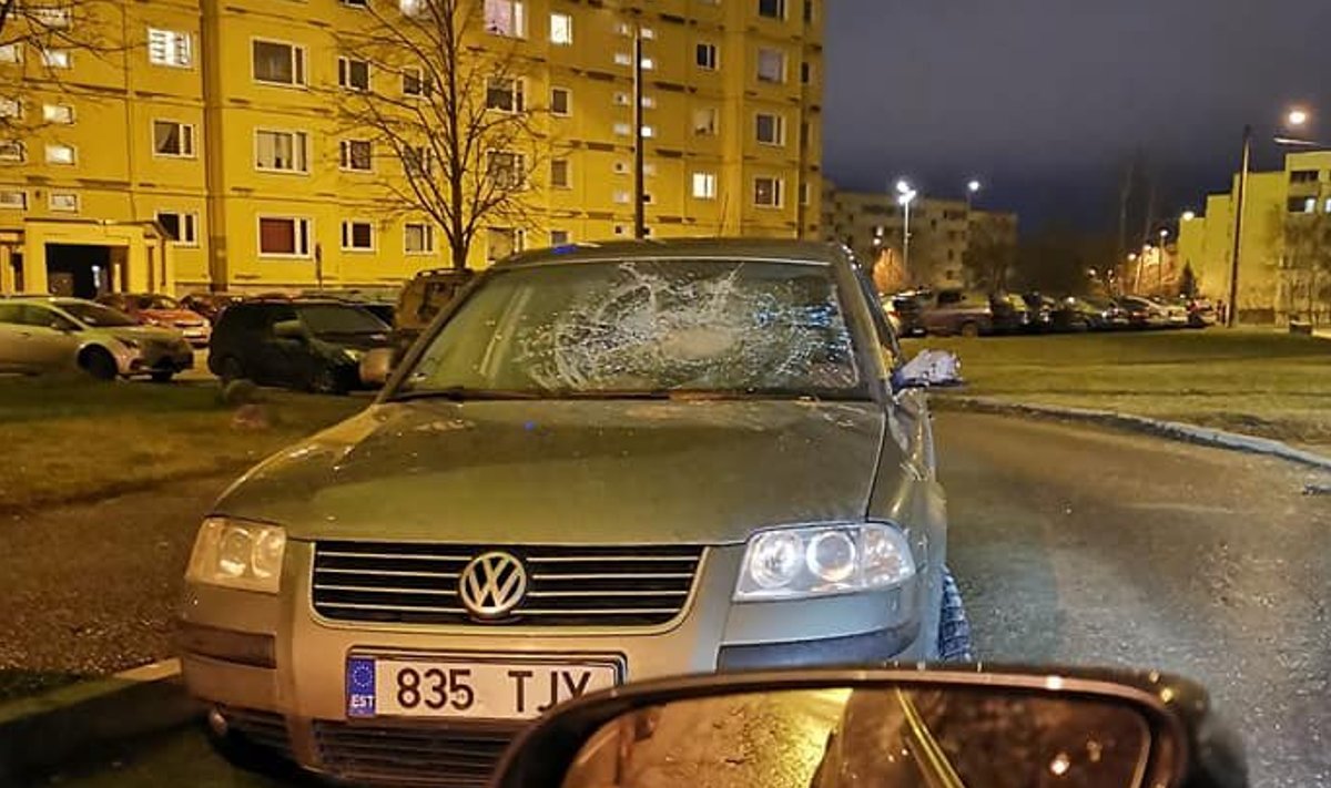 Kahjustatud auto Tartus Annelinnas