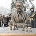FOTOD: Narvas avatud Paul Kerese mälestusmärk kujutab malelegendi ekslikult kaotamas