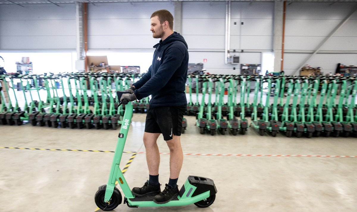 PROOVISÕIT: Mehaaniku töö lõbusaim osa on laohoones tõukerattaga sõitmine.