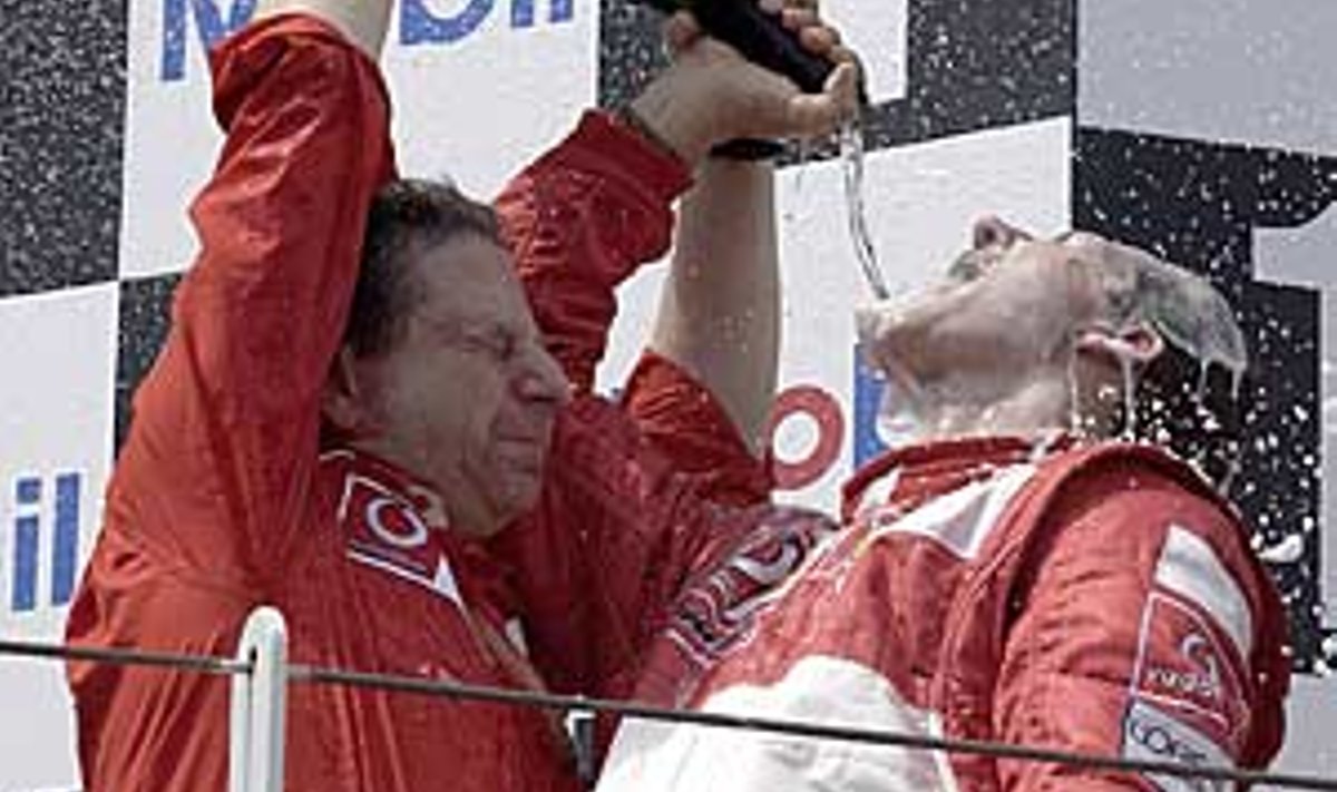 VÕIDUKAS DUO: Jean Todt (vasakul) ja Michael Schumacher on saanud koos juba 61 korda šampanjaga Grand Prix"' võitu tähistada. Ferrari