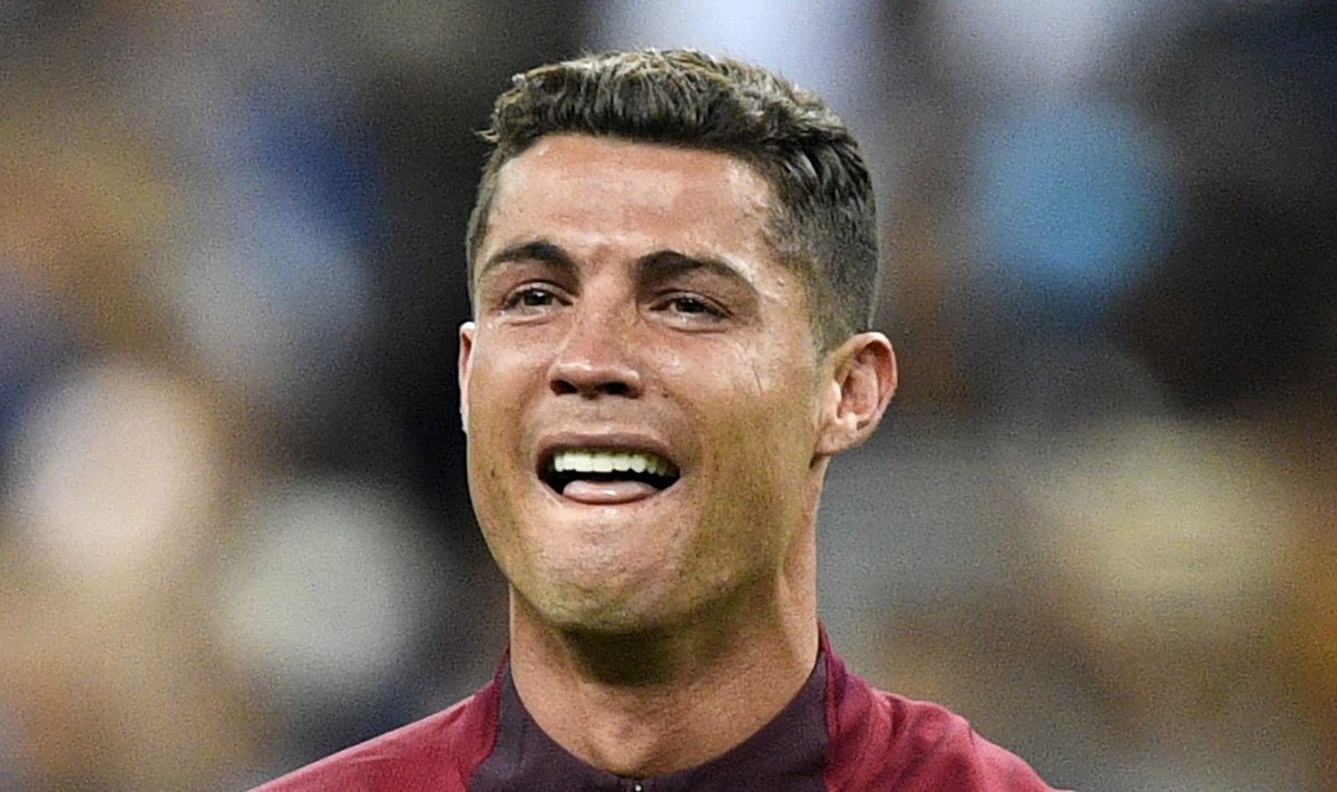 Cristiano Ronaldo nuttis ajaloolisel pühapäeval mitu korda – kõigepealt vigastatuna kanderaamil, paar tundi hiljem aga juba unistuse täitnuna.