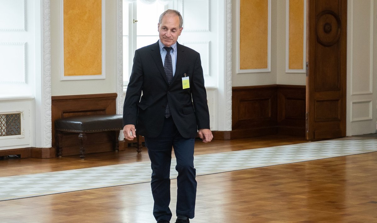 NÄITAB NÄPUGA REFORMIERAKONNALE: Louis Freeh ütleb, et ta austab ja imetleb Kaja Kallast tema julguse ja juhioskuste eest Ukraina kriisi ajal, ent halvad nõuanded, mida ta sai rahapesu küsimuses Jürgen Ligilt ja teistelt, olid Eestile kahjulikud. Freeh' meelest ei teinud Ligi rahandusministrina suurt midagi räpase raha voogude peatamiseks.