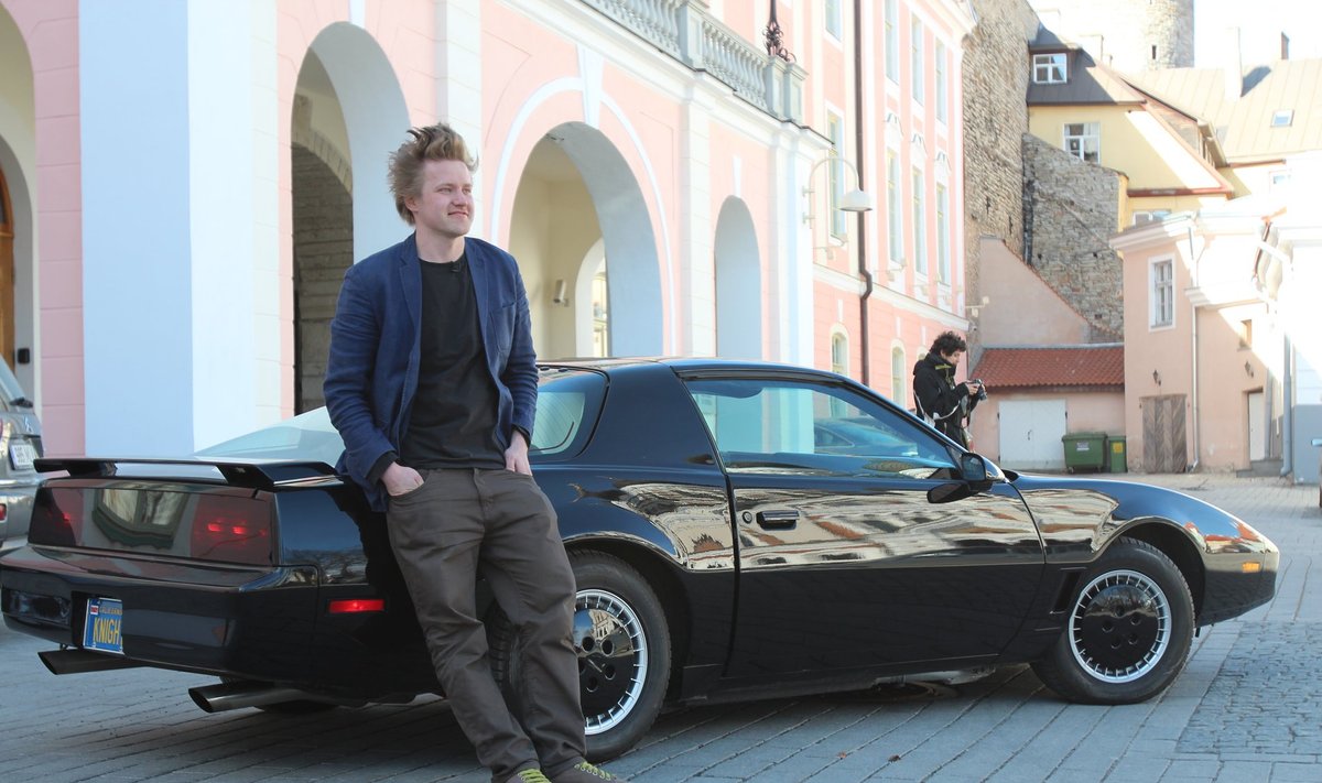 Marten Kaevats sõitis telesarjast Knight Rider tuntud isesõitva auto KITT koopiaga Toompea lossi ette, et Digiliikuva Eesti idee kohale viia. Ta käib välja julge eesmärgi: aastaks 2030 peaks 95% Eesti autodest saama iseliikuvaks.