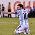 ФОТО и ВИДЕО: Месси не забил пенальти и покинул сборную Аргентины