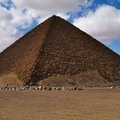 Isegi tankidest püramiidide ees ei aita: Hauaröövlid kasutavad Egiptuse kaost ära