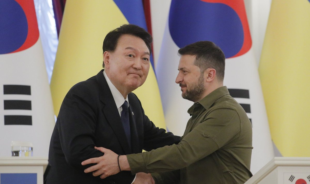 Ukraina president Volodõmõr Zelenskõi ja Lõuna-Korea president Yoon Suk Yeol