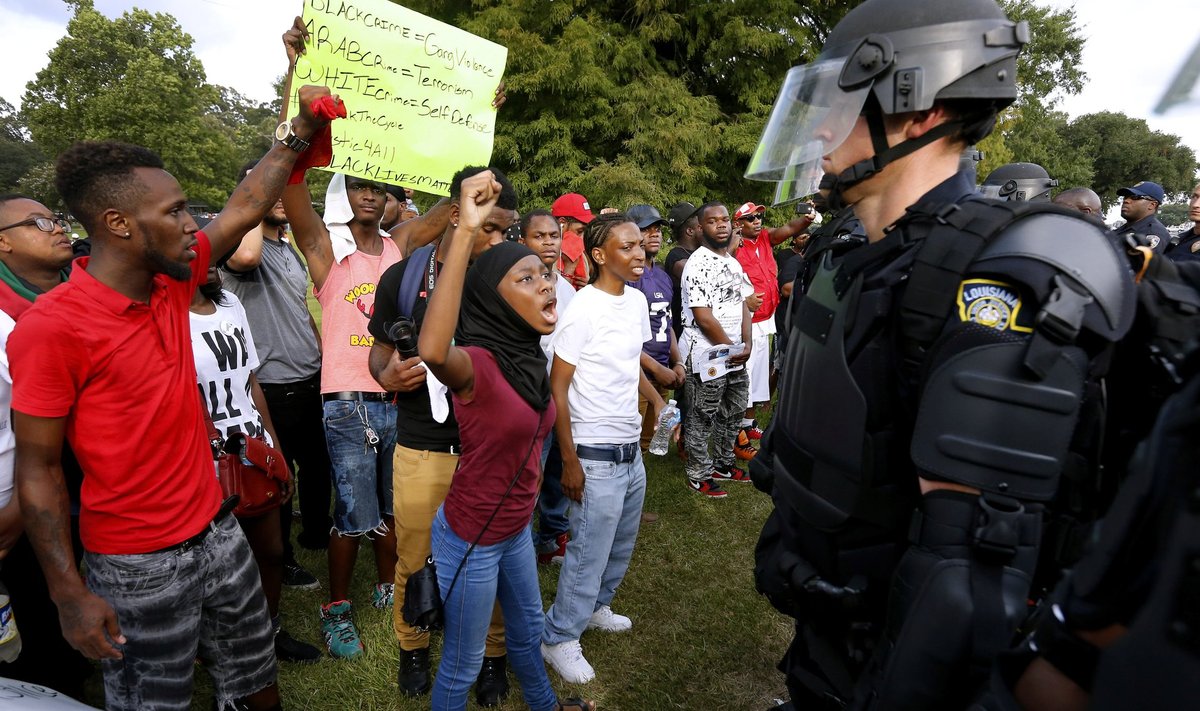 Meeleavaldajad protestivad Baton Rouge'is Alton Sterlingi tapmise pärast.