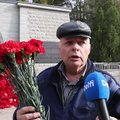 “Мы не боимся”. Жители Таллинна приходят к Бронзовому солдату без страха провокаций