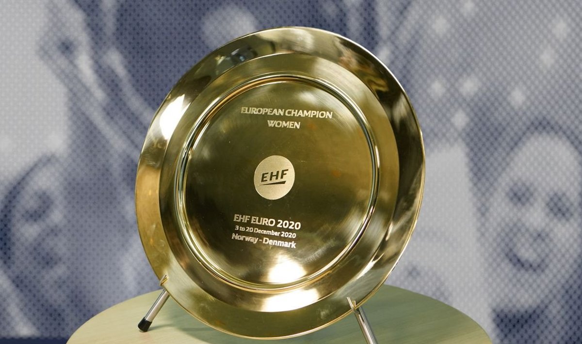 Loosimise ajal oli trofee peal kaks korraldajamaad, naiste EM-finaalturniir toimub aga siiski ainult Taanis.