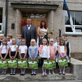 Президент Ильвес вручил азбуки первоклашкам гимназии в Вильяндимаа