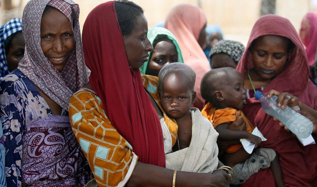 Aafrika riikide rahvaarv kahekordistub prognooside järgi järgmise 30 aastaga. Fotol Nigeeria naised lastega, eriti jõudsalt suureneb rahvastik just seal.