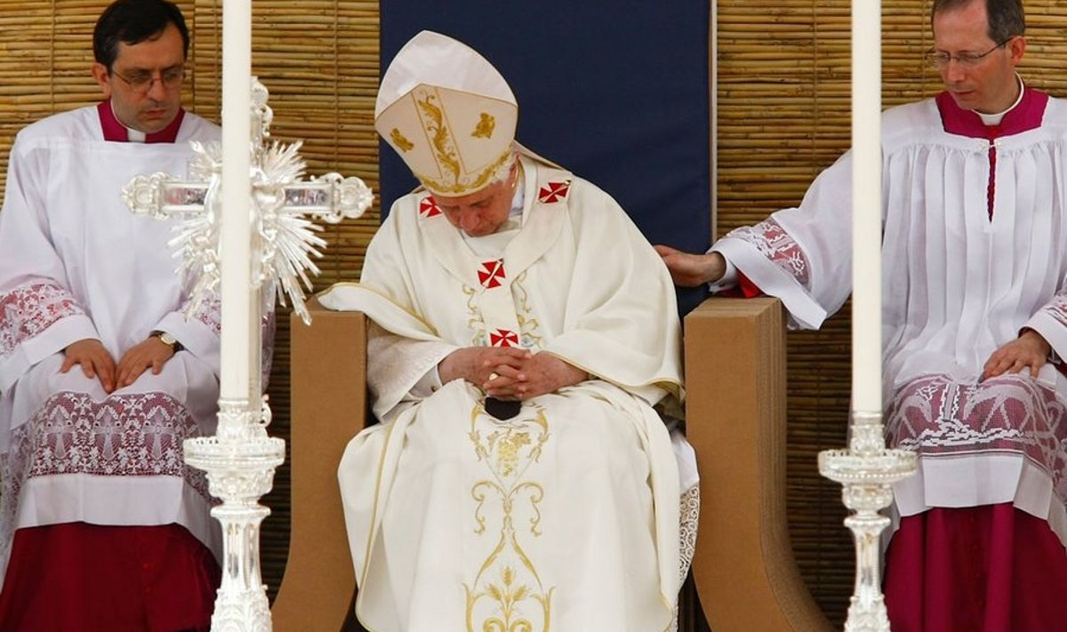 Üks vanemaid paavste, praegu 85-aastane Benedictus XVI ei varjanud, et tema tervis pole väga tugev. 2010. aastal, kui ta vihjas esimest kord a tagasiastumisele,  jäi ta Malta visiidi ajal tukkuma. Foto: Reuters / Scanpix
