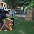 VIDEO: Texases nõutakse bikiinides tüdruku vastu maad paisanud politseiniku vallandamist