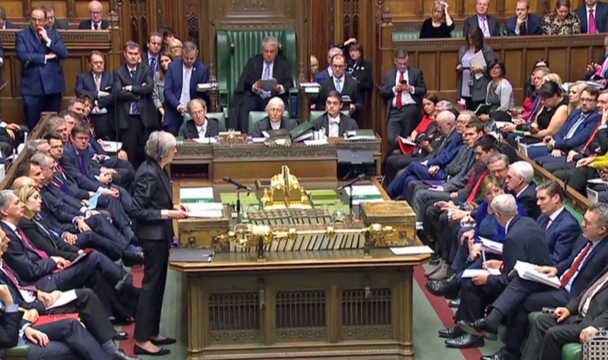 Eile hoidsid Briti saadikud peaminister Theresa Mayd parlamendis mitu tundi jalul oma küsimuste ja Brexiti-kommentaaridega.