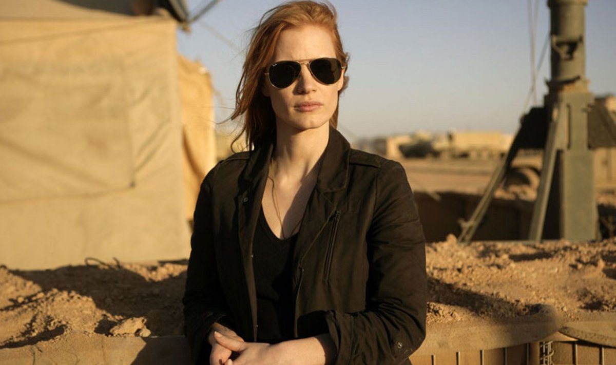 Spiooniprillidega agent Maya (Jessica Chastain) ohtlikus Lähis-Idas. Kaader filmist