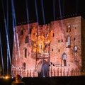 ФОТО и ВИДЕО | В Тарту 100-летие национального университета отметили факельным шествием и световым шоу